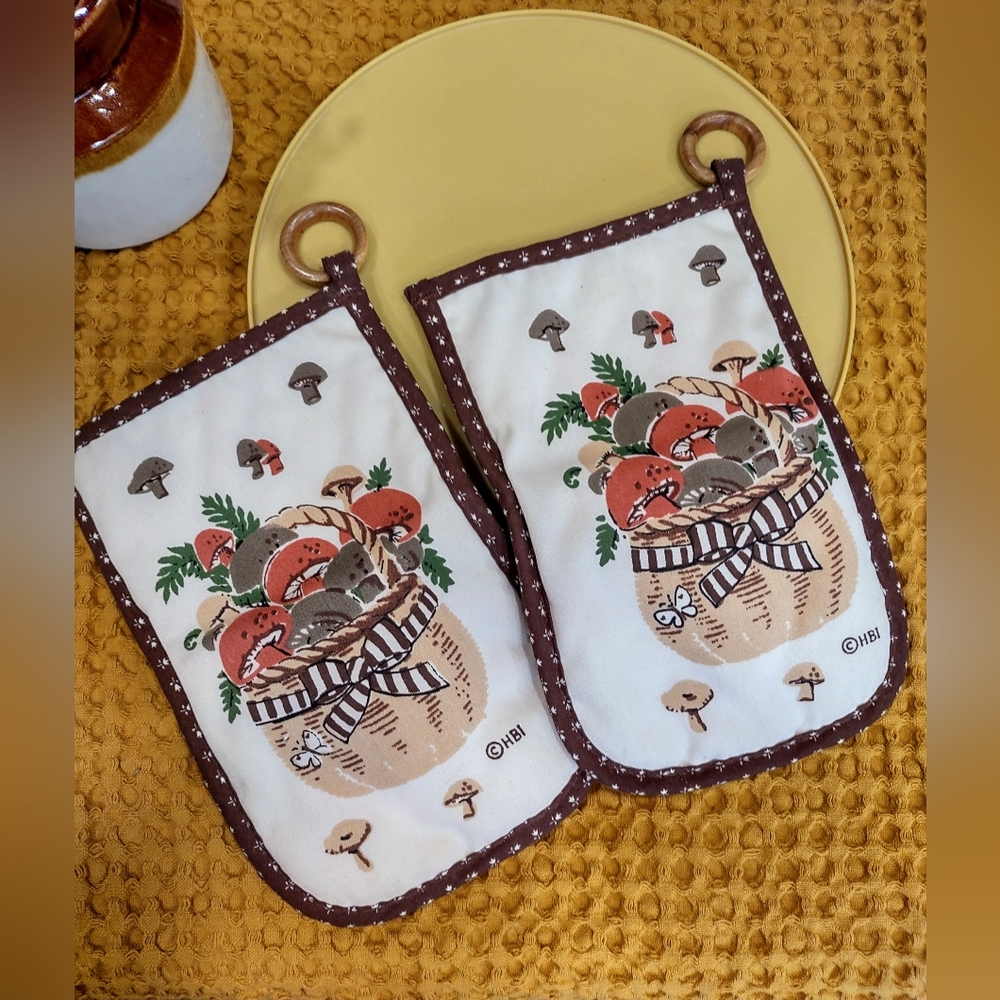 PAIR Vintage Mushroom Oven Mitts with Wooden Rings